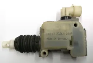 6 Привід замка капота електричний лівий правий з ушкодженням Tesla S REST 1033010-00-C