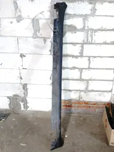 Накладка порога права панель рокерна (структурна) з пошкодженнями Tesla model X 1035097-00-D