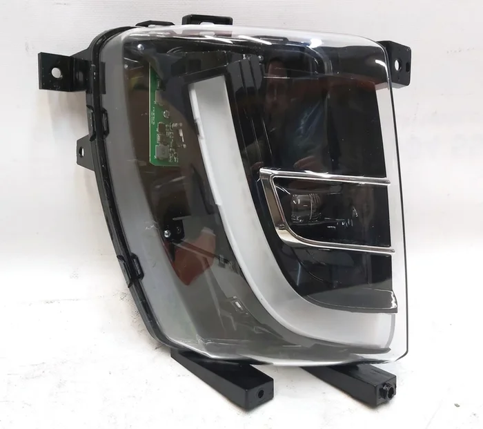 Фара протитуманна права EU UP-LEVEL Tesla Model X 1034329-00-C