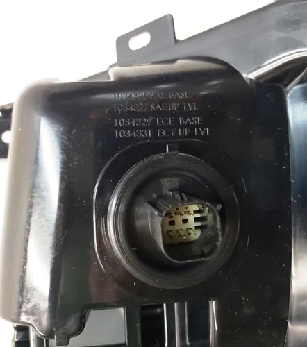 Фара протитуманна права EU UP-LEVEL Tesla Model X 1034329-00-C