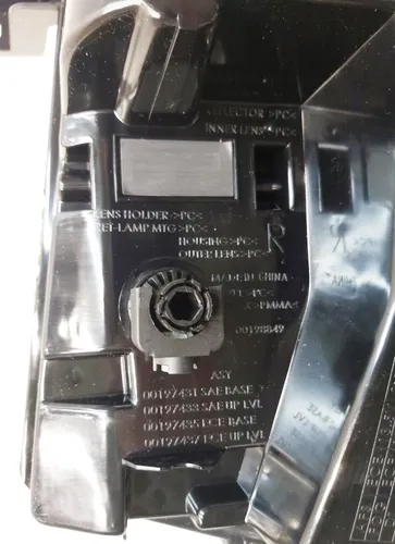 Фара протитуманна права EU UP-LEVEL Tesla Model X 1034329-00-C