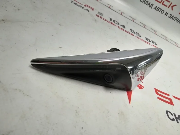 7 Pravý blinkr (kamera) Tesla model S REST, Tesla model X 1034345-00-D