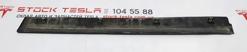 3 Накладка дверей задніх правих зовнішня нижня без датчика Tesla model X 1035204-00-E