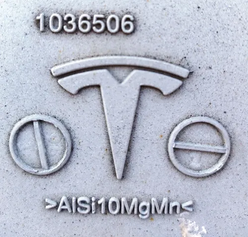 1 Центральна опора даху (хребет) із додатковими фрагментами Tesla model X 1069459-S0-A