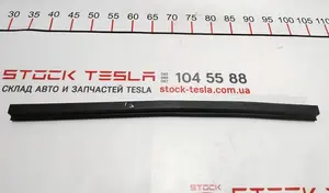 Ущільнювач скла внутрішні двері задньої правої Tesla model S, model S REST 1038408-00-A