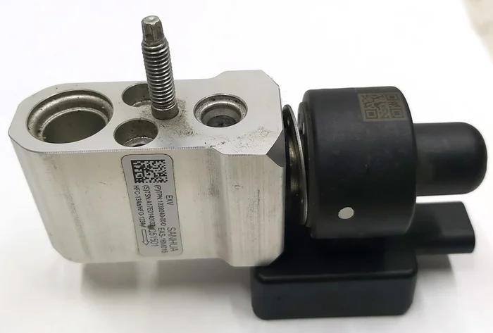 Ventil chladiče baterie nestandardní Tesla model S REST, model X 1039040-00-G