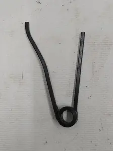 Пружина кронштейна козирка люка права Tesla model S 1041599-00-B