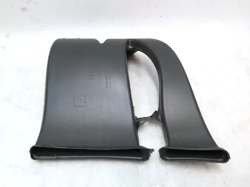 Повітропровід противотуманной фари правий Tesla model X 1043933-00-E