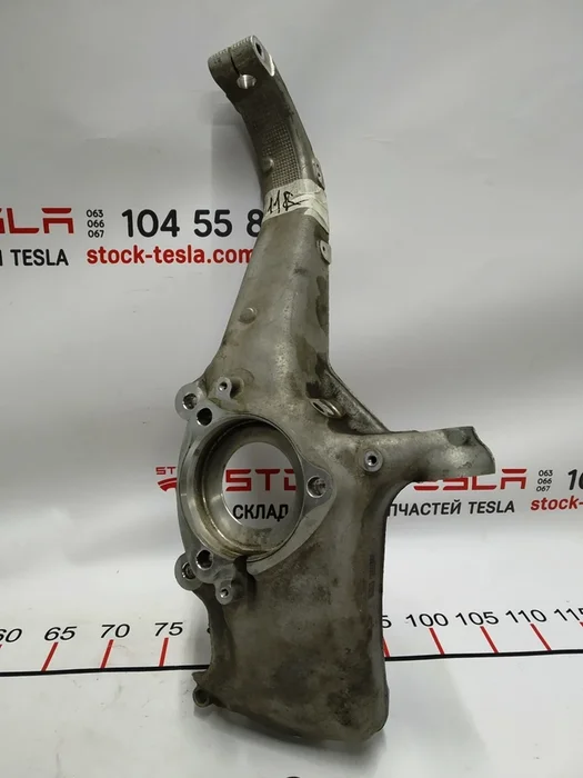 Кулак поворотний передній правий (Цапфа) RWD AWD Tesla Model 3, Model 3 Jan 2024 1044316-00-E