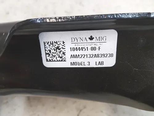 Bakre nedre fjäderarm med skada Tesla modell 3, modell Y 1044451-00-F