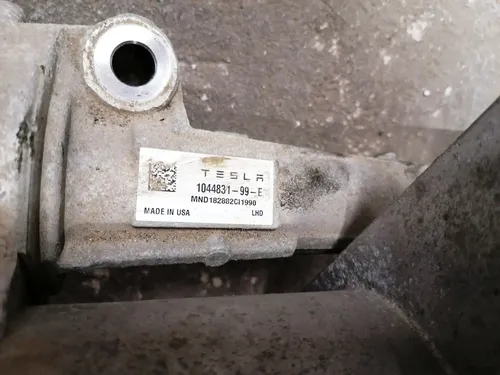 Рейка рулевая в сборе с наконечниками Tesla model 3 1044831-00-F