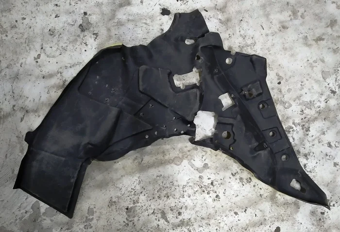 Tepelný a zvukový izolátor pro interiér C-sloupku, levá Tesla model S, model S REST 1045213-00-G