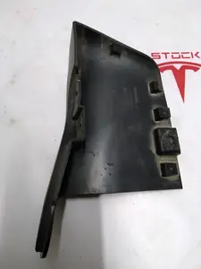 Обтічник накладки порога лівий Tesla Model X 1045634-00-D
