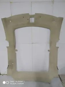 1045932-S1-B Cielo panoramico con telecamera mono (Alcantara bianca) per auto elettrica Tesla. È un elemento importante del rivestimento interno, che è parte integrante della popolare auto americana. La parte è progettata per l'installazione in un vei