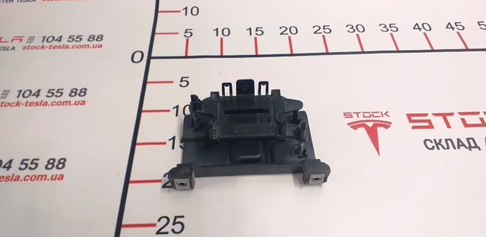 Radara Bracket Assembly Tesla Model S 104593-00-C