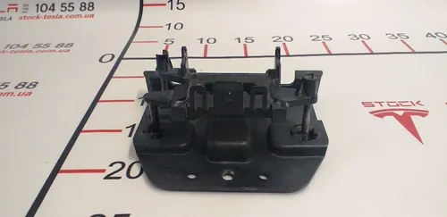 Radara Bracket Assembly Tesla Model S 104593-00-C