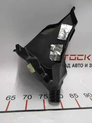 6 Водозбірник кришки багажника Tesla model X 1046658-00-E