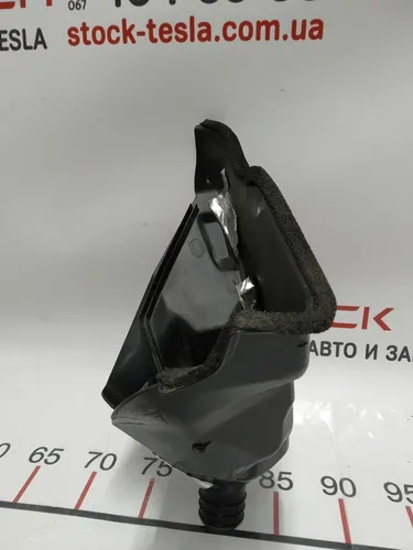 6 Sběrač vody víka kufru pravý Tesla model X 1046659-00-E