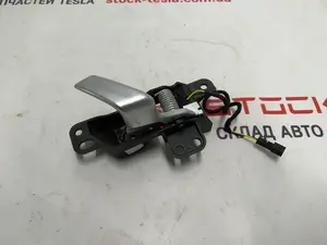 Ручка відкриття дверей внутрішня передня права в зборі Tesla Model X 1047632-00-B