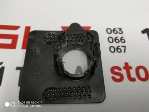 Кронштейн кріплення парктроніка S8 Tesla model S 1048523-00-B