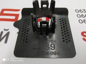 Кронштейн кріплення парктроніка S9 Tesla model S 1048524-00-B