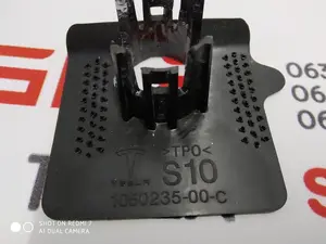 Кронштейн кріплення парктроніка S10 Tesla model X S REST 1048525-00-B