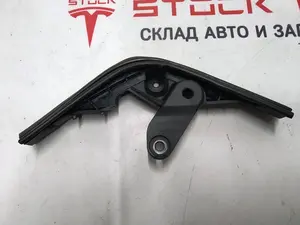 Ущільнювач кутовий двері задньої правої Tesla model X 1473350-00-B