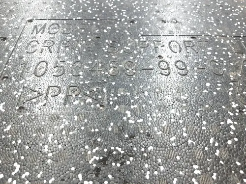 3 Hohlraumfüllplatte (1. Reihe) Primäre Teppichstütze Fahrer Tesla Modell X 1050469-99-C