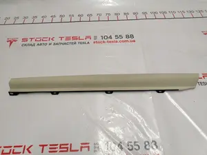 Mit Blick auf die Kreuzungstür hinten rechts NEU ALC CRM Tesla Modell X 1051556-07-C