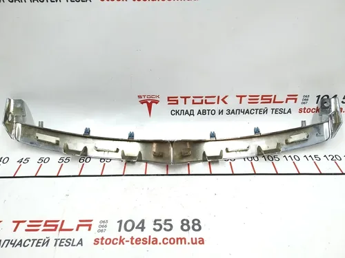 4 Dekorativ V-formet kant til frontgrill, krom (fugl) Tesla model S REST 1065233-00-D