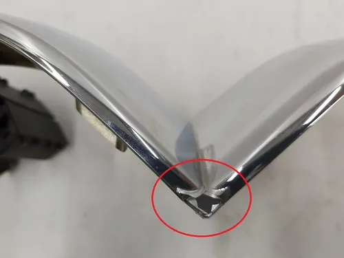 Zierleiste V-förmiger Zierfrontgrill Chrom (Vogel) mit Beschädigung Tesla Modell S REST 1065233-00-D