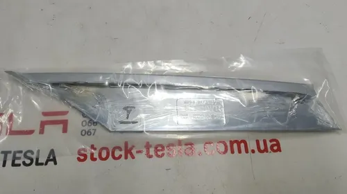 14 Levý spodní kryt průchodky chrom NOVÝ neoriginální Tesla model S REST 1056379-00-C