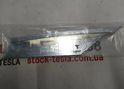 15 Pravý horní kryt průchodky chrom NOVINKA neoriginální Tesla model S REST 1056380-00-C