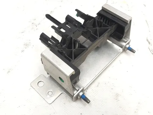 8 Držák nízkonapěťového konektoru pro sestavu vysokonapěťové baterie s držákem Tesla model X S REST 1056505-00-E