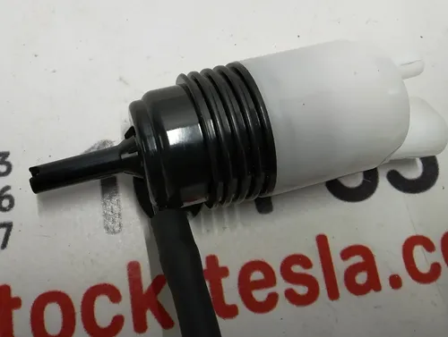 5 Насос бачка склоомивача 37.7 psi Tesla Model X 1056772-00-A