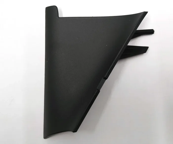 13 Bumperplug linksvoor (afdekking) (onder de haak) Tesla model S REST 1057845-00-C