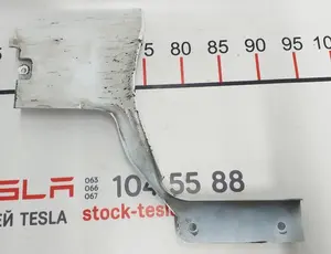 12 Levá prahová kapotáž (lakovaná) PBCW s poškozením Tesla model S REST 1058757-00-A