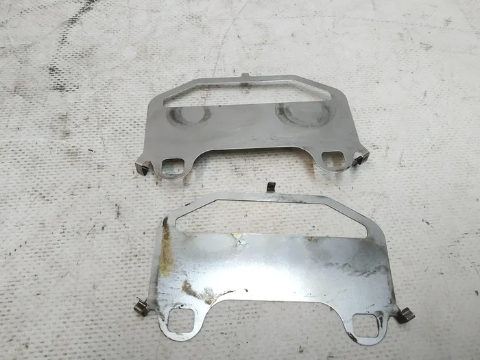 后刹车片防吱吱声板 BREMBO 2 件套。特斯拉 Model S、Model S REST、Model X 1059198-00-A