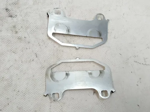 后刹车片防吱吱声板 BREMBO 2 件套。特斯拉 Model S、Model S REST、Model X 1059198-00-A