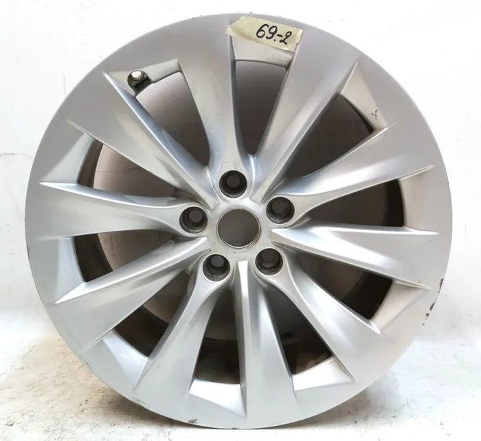 Ráfek kola 19X8.0 ET40 - SILVER SLIPSTREAM s poškozením Tesla model S, model S REST 1076891-00-B