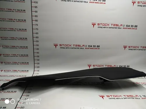 8 1060695-10-D Torpedo Panel (pelle artificiale nera) PUR / PUR BLK per Tesla Model S. Un componente importante degli interni di un'auto degli Stati Uniti d'America. Svolge sia una funzione decorativa che pratica. Il pannello centrale (siluro) del