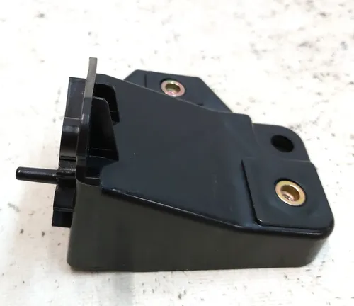 前保险杠安装座，右内 Tesla model S REST 1061332-00-B