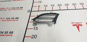 4 Накладка повітроводу центр. панелі хром (водійська ліва) (з ушкодж.) Tesla model X S REST 1061731-00-B