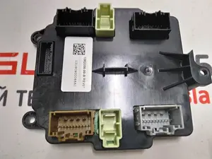 1 Модуль керування дверей задньою лівою/правою Tesla model X 1062056-00-D