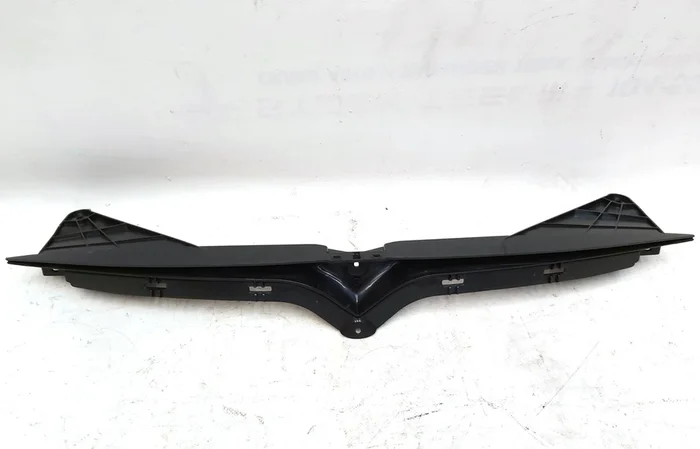 Кронштейн накладки V-подібної декоративної переднього гриля хром (птички) Tesla model S REST 1062472-00-F