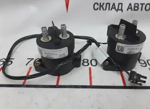 34 黒のメイン バッテリー コンタクタには、Tesla モデル S REST、モデル X 1064696-01-B が含まれます