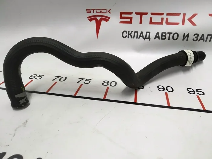 2 Hadice chladicího systému motoru Tesla model S REST 1065389-00-E