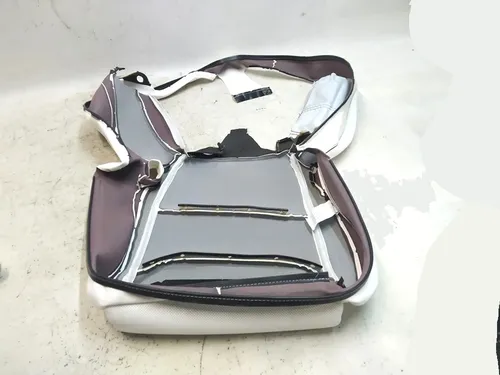 Обшивка нижньої частини одинарного правого сидіння 2-го ряду LUX ULTRA WHTE Tesla Model X 1076089