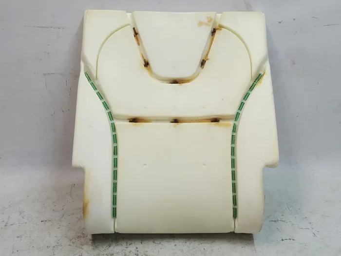 Schaumstofffüller für die Rückenlehne der 3. Reihe rechts Tesla Model X 1065699C