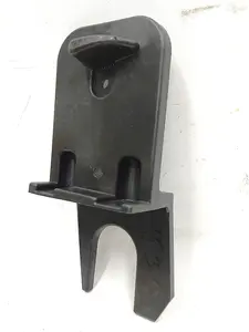 Кронштейн (опора) полиці багажного відсіку правий Tesla model X 1066848-00-E